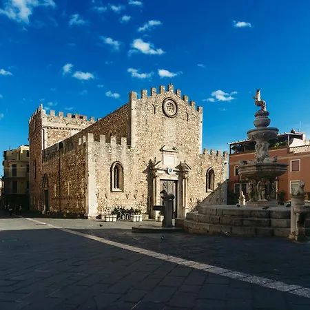 Duomo Square Διαμέρισμα *