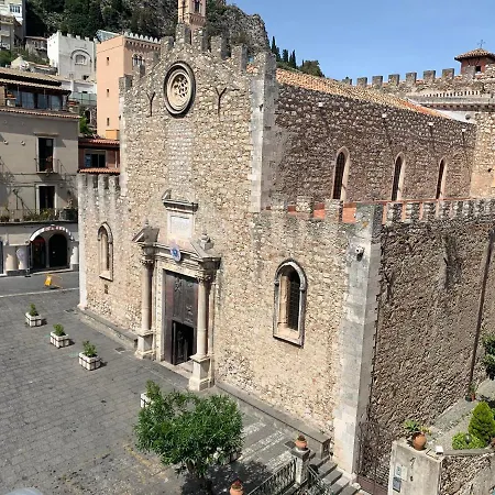 شقة Duomo Square تاورمينا